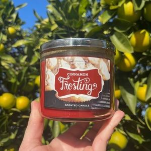 Bath and Body Works Cinnamon Frosting Candle